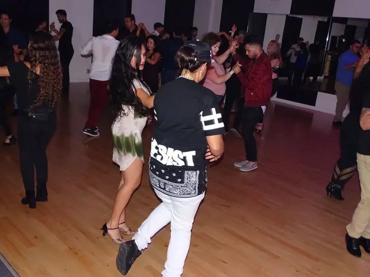 MAY 2018 BACHATA SOCIAL gallery photo