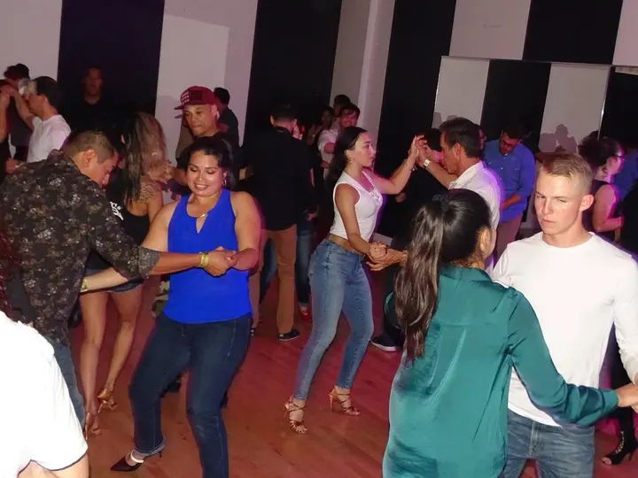 MAY 2018 BACHATA SOCIAL gallery photo