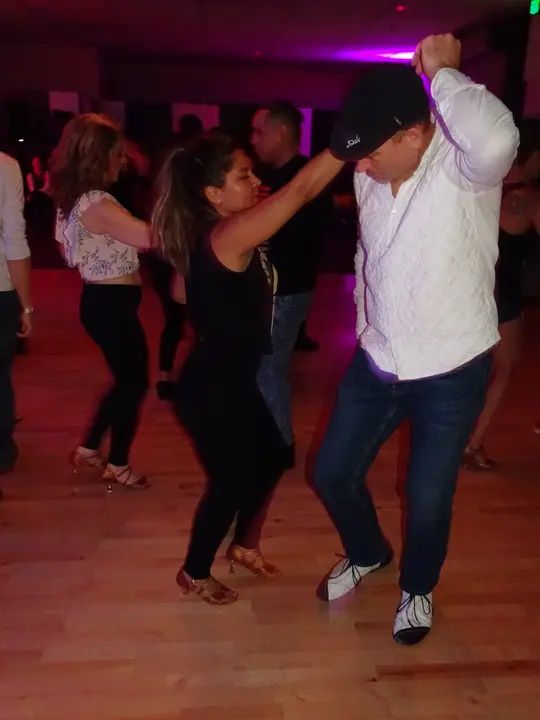 MAY 2018 BACHATA SOCIAL gallery photo