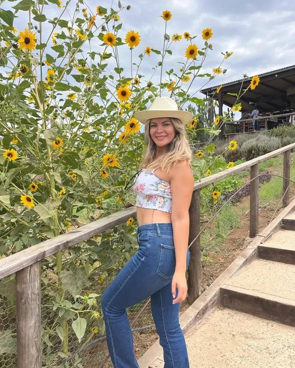 Happiest of Birthdays to our girl Ibeth! 🎊🎉🎁🎂@ilo4ever Thank you so much for being part of our dance family! We hope you have a super special day! We love you! 😍 #Meloman