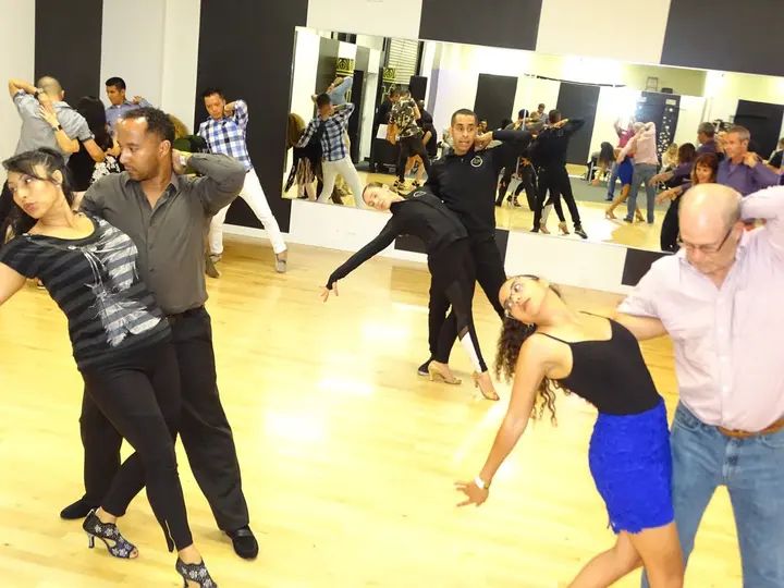 MELOMANO BACHATA SOCIAL gallery photo