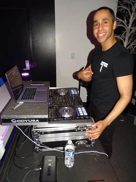 MELOMANO BACHATA SOCIAL gallery photo