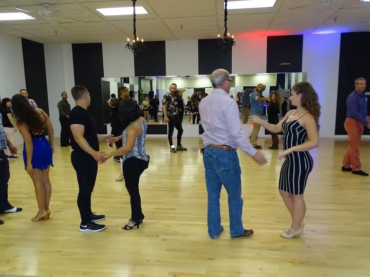 MELOMANO BACHATA SOCIAL gallery photo