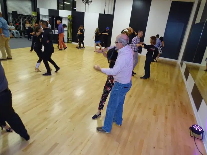 MELOMANO BACHATA SOCIAL gallery photo