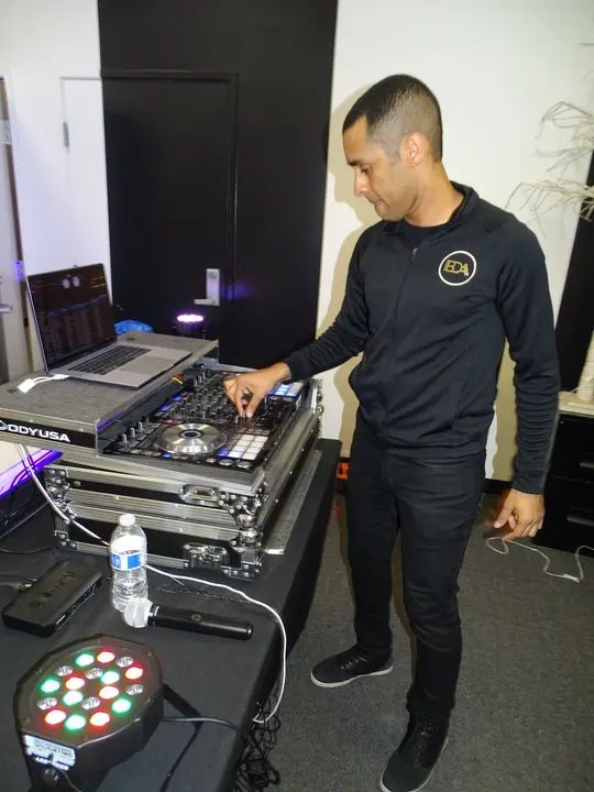MELOMANO BACHATA SOCIAL gallery photo