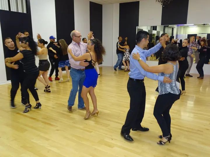 MELOMANO BACHATA SOCIAL gallery photo