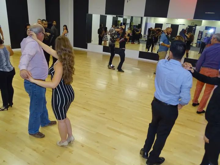 MELOMANO BACHATA SOCIAL gallery photo