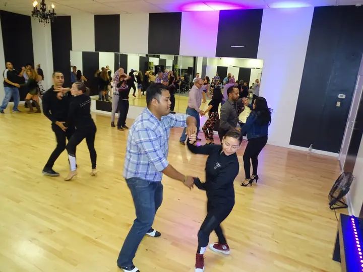 MELOMANO BACHATA SOCIAL gallery photo