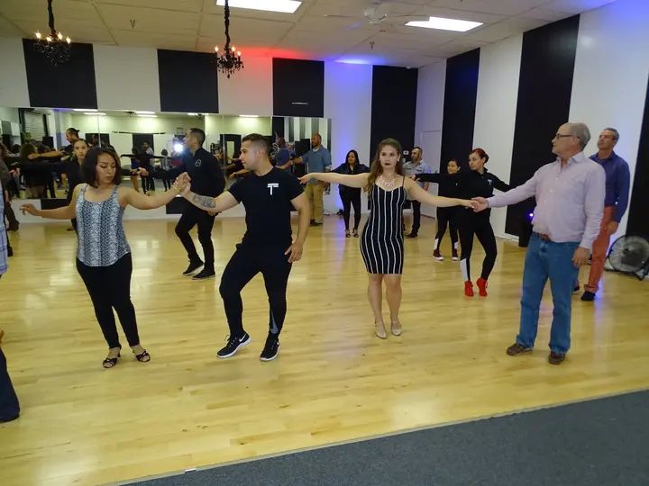 MELOMANO BACHATA SOCIAL gallery photo