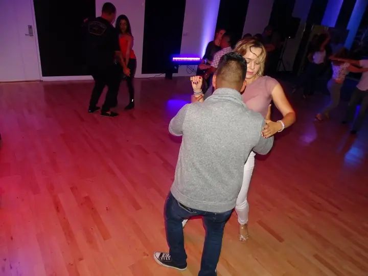 MELOMANO BACHATA SOCIAL gallery photo