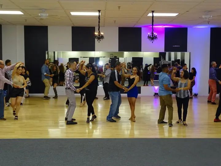 MELOMANO BACHATA SOCIAL gallery photo