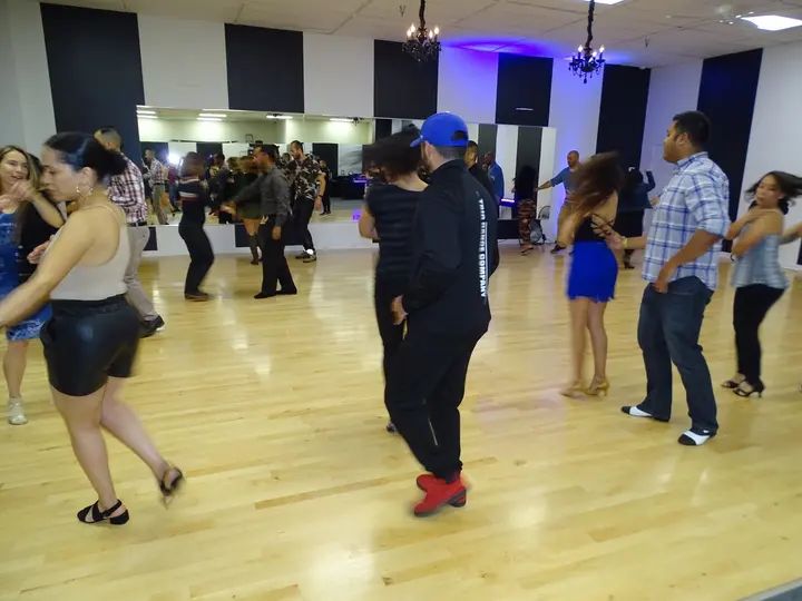 MELOMANO BACHATA SOCIAL gallery photo