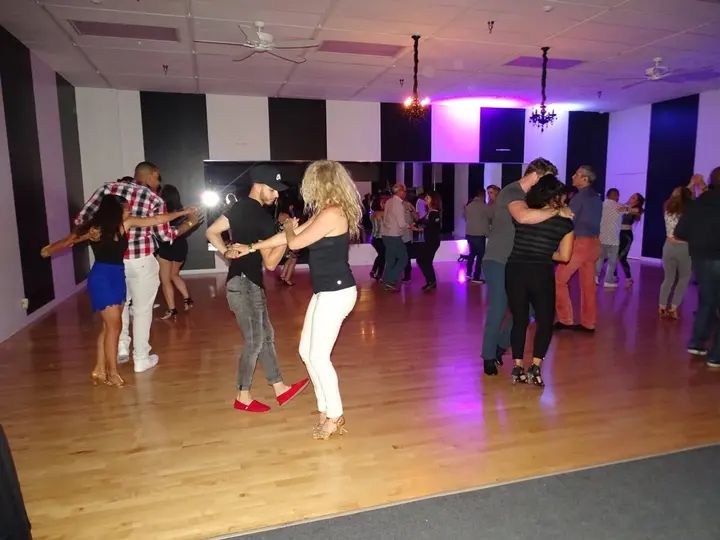 MELOMANO BACHATA SOCIAL gallery photo