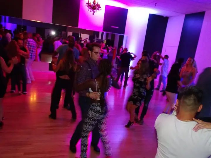 MELOMANO BACHATA SOCIAL gallery photo