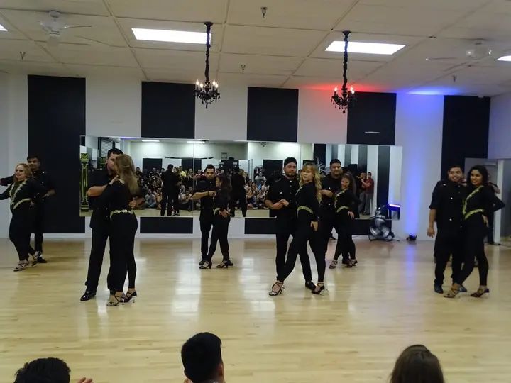 MELOMANO BACHATA SOCIAL gallery photo