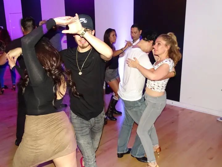 MELOMANO BACHATA SOCIAL gallery photo
