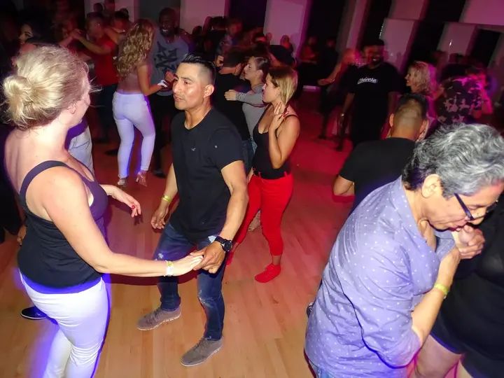 MELOMANO BACHATA SOCIAL gallery photo
