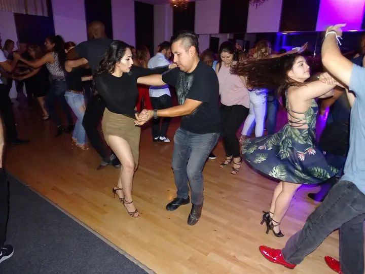 MELOMANO BACHATA SOCIAL gallery photo
