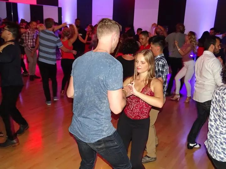 MELOMANO BACHATA SOCIAL gallery photo