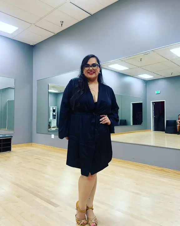 Happy birthday to our girl @viviflor91 🥳🤩💓🎈🎊🎁 We’re so lucky to have you as part of the dance Fam mamas! Thank you for being part of the dream team and helping make Meló