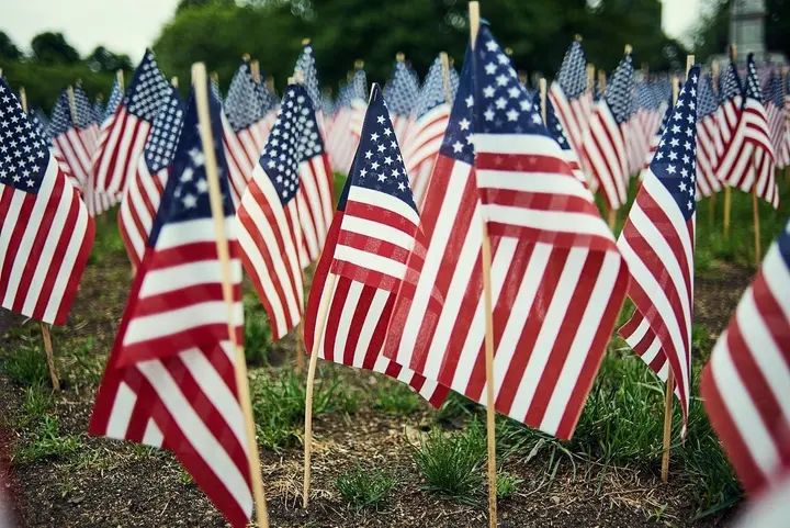 In honor of those who have sacrificed their lives for our freedom, you are not forgotten and we thank you🇺🇸💛 #MelomanoEnt #MemorialDay #NotForgotten #ThankYou