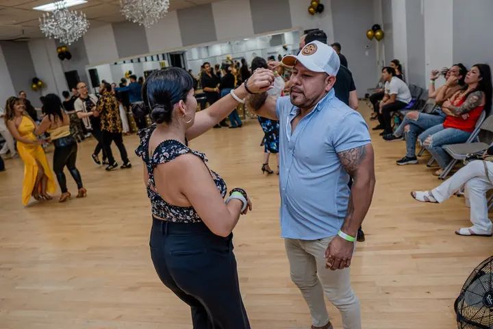 Melómano 12 Year Anniversary SALSA & BACHATA CLASS PHOTOS gallery photo