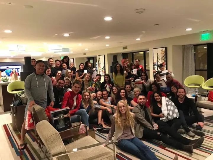 The Melómano Holiday Party 🎉 Happy International Dance Day!! We present some throwbacks on throwbacks to celebrate our Dance Fam! 🥳 Soooooo many good memories with amazing