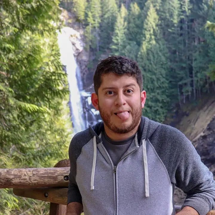 Happy Birthday Benny Gonzalez!!! 🎂🎊🎁 Thank you for being part of our dance family!! We appreciate you always helping out and we’re so happy to see you growing in your danci
