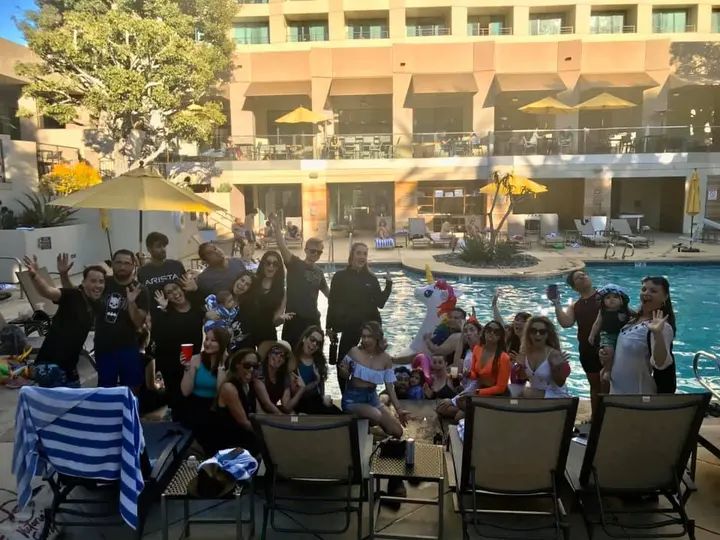 Always a party when our Melómano Fam gets together 🎉🎉 #MelomanoEnt #PoolParty #Unicorns #BIGSD