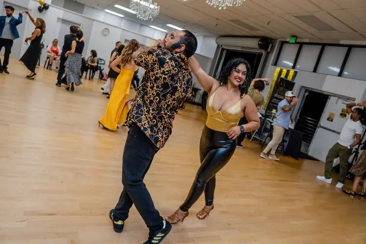 Melómano 12 Year Anniversary SALSA & BACHATA CLASS PHOTOS gallery photo
