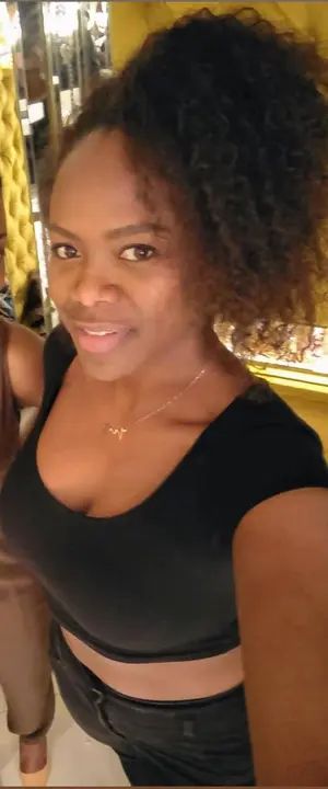 Happy Birthday Naasira!!! Thank you for being part of our Fam!!!! Have an amazing day mamas!! 🎉🎉🎂🎁🎊 #MelomanoEnt #MelomanoBday